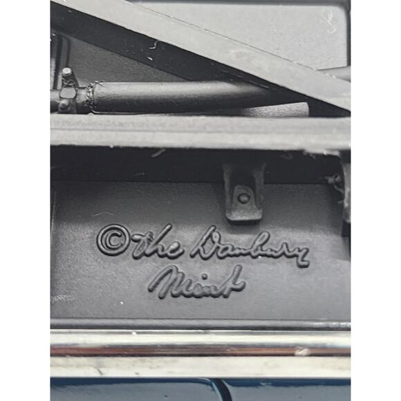 Danbury Mint 1957 Chevrolet Bel Air Convertible - Picture 8 of 9